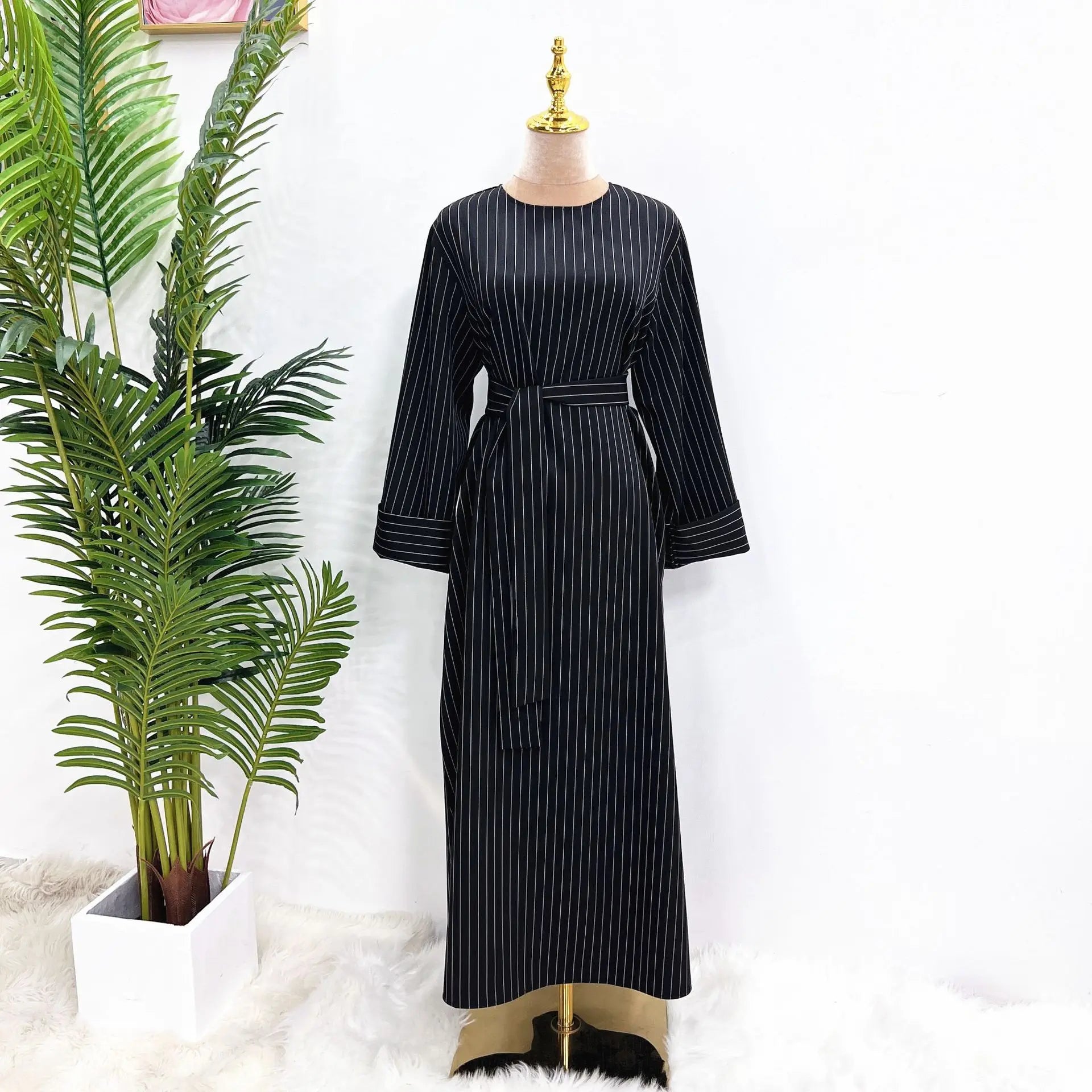 Pinstripe Muslim Women's Dress – Loose Casual Islamic Clothing, Dubai Abaya with Side Pockets, Modest Outfit for Ramadan, Eid, and Autumn
